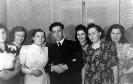 ������� ���������. 1954 ���. ����� ����� 9 ������� ������ ������ ����� �. � ���� ������ ������ �� ������ �����.